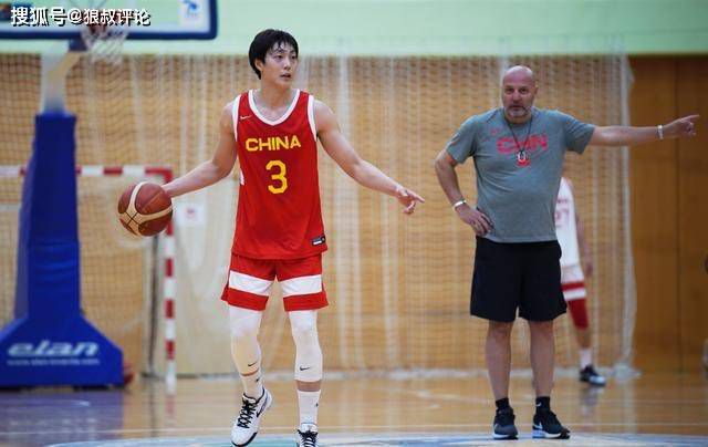他们融入了俱乐部的内部，融入了我们的男足队和女足队。